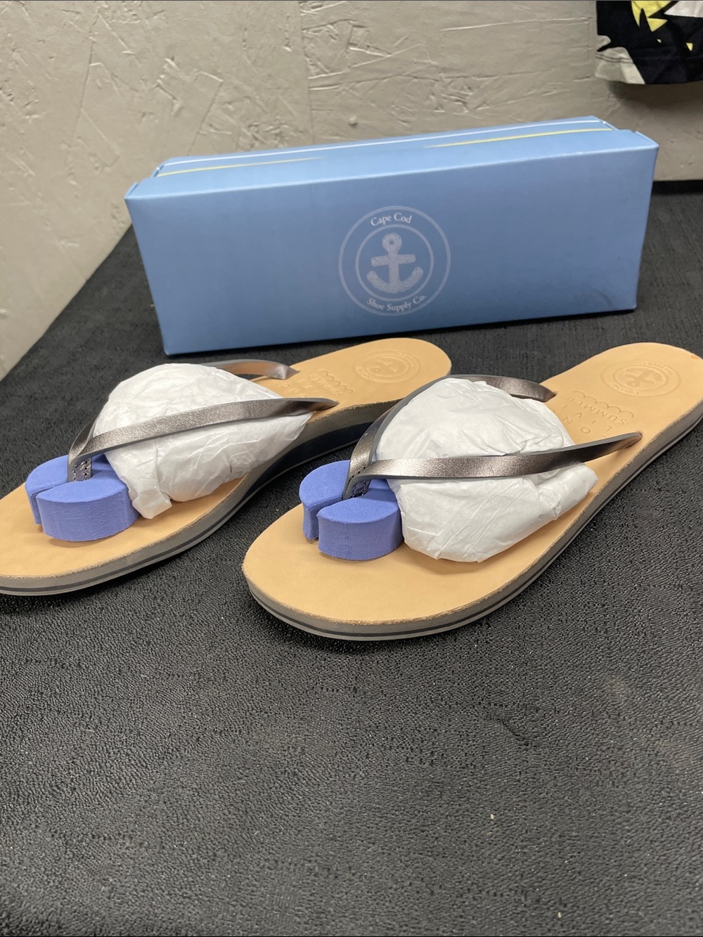 Cape Cod Leather Toe-Post Sandals anchor pewter NIB